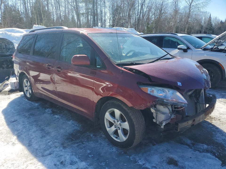 79215955 :رقم المزاد ، 5TDKK3DC3BS119010 vin ، 2011 Toyota Sienna مزاد بيع