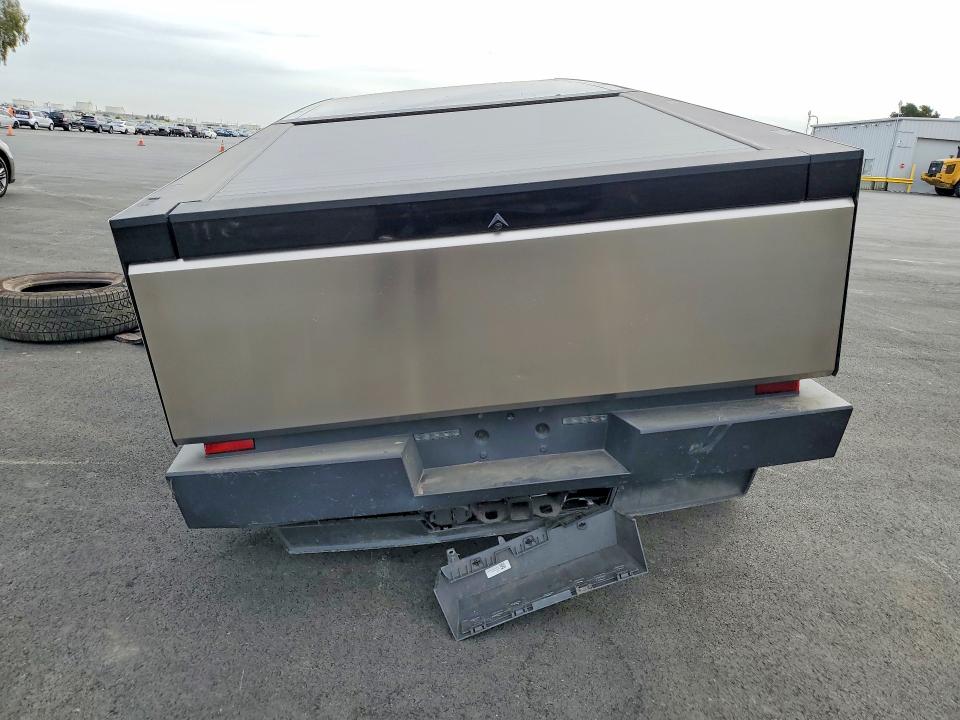 47986756 :رقم المزاد ، 7G2CEHEE9SA062089 vin ، 2025 Tesla Cybertruck مزاد بيع