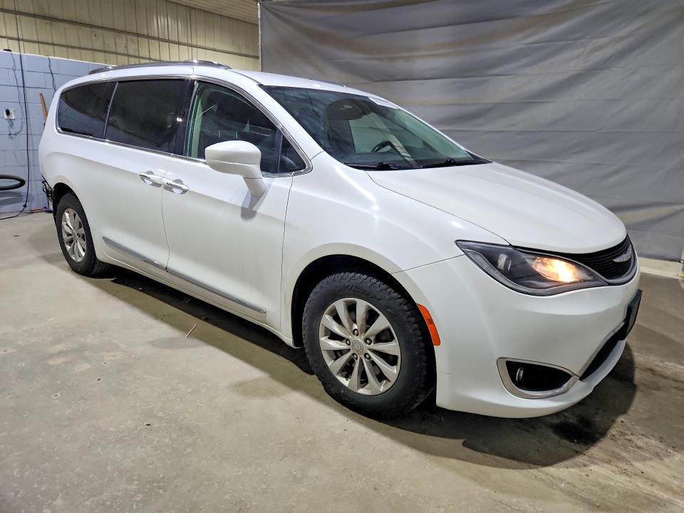 Продажа на аукционе авто 2018 Chrysler Pacifica, vin: 2C4RC1BGXJR143981, номер лота: 46901996