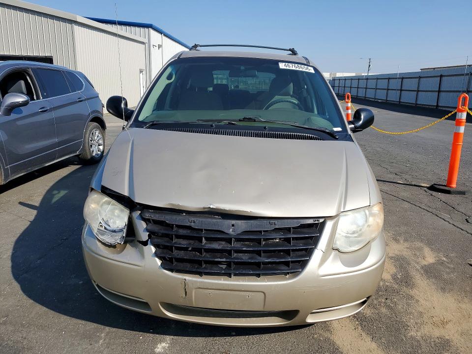 46768656 :رقم المزاد ، 2C4GP44R15R590331 vin ، 2005 Chrysler Town & Country مزاد بيع
