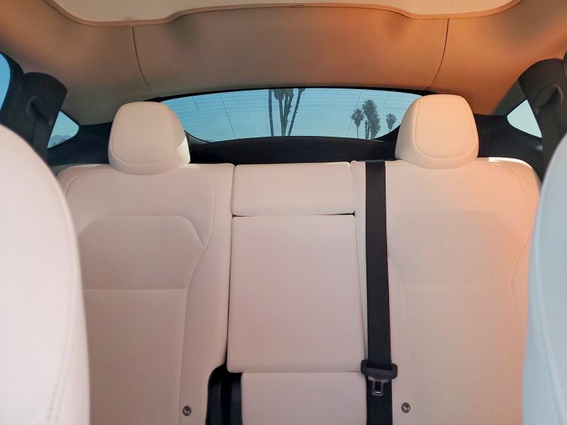 42007036 :رقم المزاد ، 7SAYGDEE0TF327775 vin ، 2026 Tesla Model Y مزاد بيع