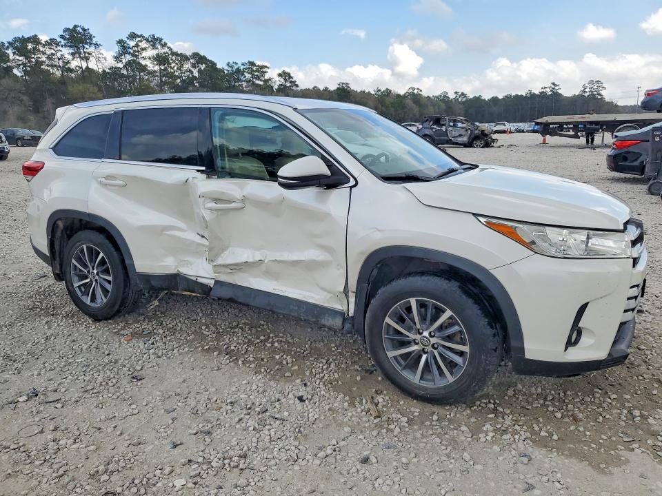 79762115 :رقم المزاد ، 5TDKZRFH9KS556226 vin ، 2019 Toyota Highlander مزاد بيع