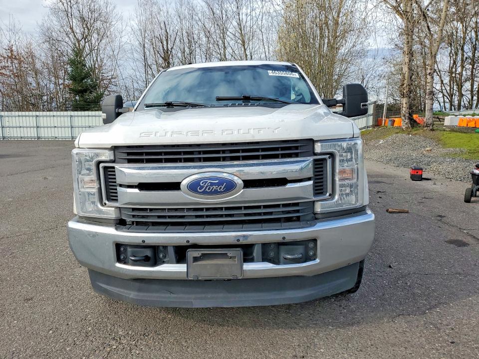 46355806 :رقم المزاد ، 1FT8W3BT2JEC72421 vin ، 2018 Ford F350 مزاد بيع