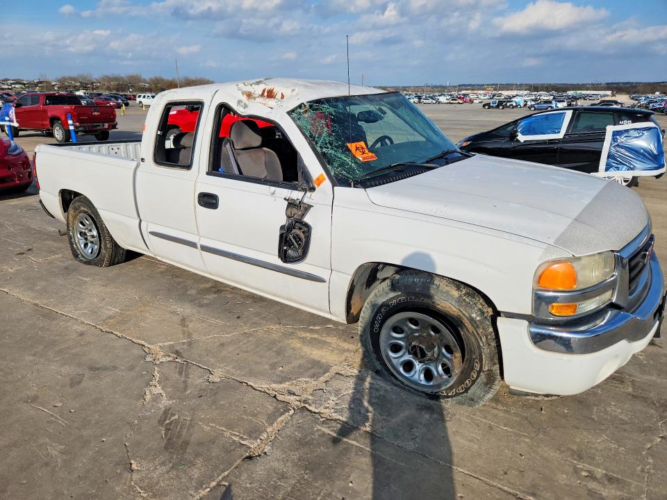 Продажа на аукционе авто 2005 Gmc New Sierra, vin: 2GTEC19V451177969, номер лота: 45627636