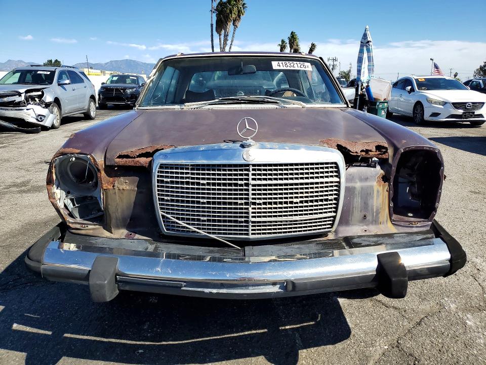 41832126 :رقم المزاد ، 11407312105408 vin ، 1975 Mercedes Benz 280 مزاد بيع