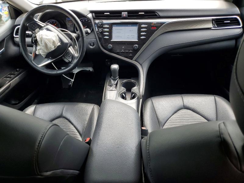 48111126 :رقم المزاد ، 4T1B11HK8JU595171 vin ، 2018 Toyota Camry مزاد بيع