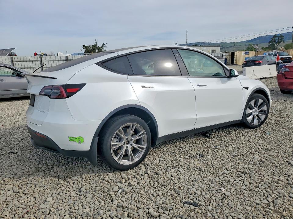 47952816 :رقم المزاد ، 7SAYGDEE9PF635887 vin ، 2023 Tesla Model Y مزاد بيع