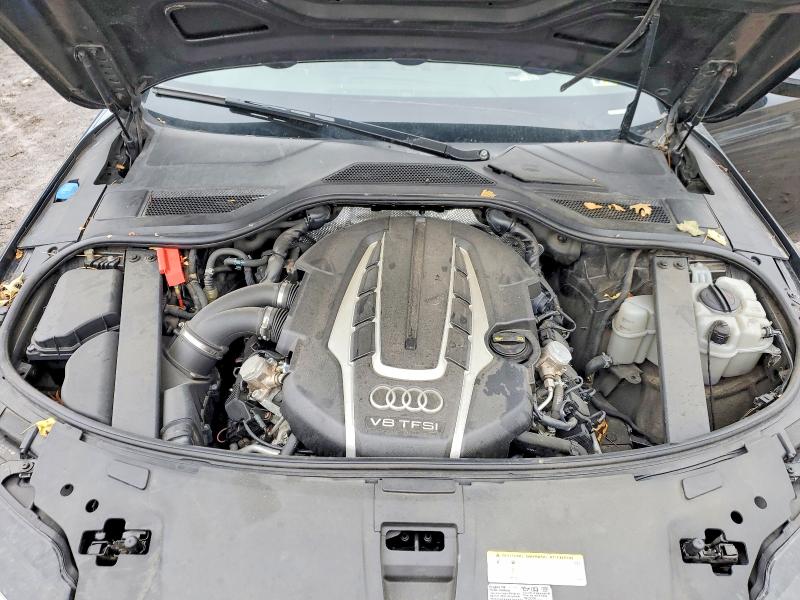 79644945 :رقم المزاد ، WAU32AFD7FN040933 vin ، 2015 Audi A8 مزاد بيع