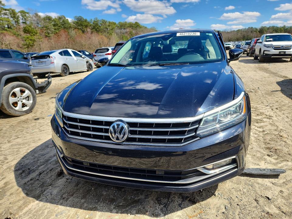 46315236 :رقم المزاد ، 1VWCT7A36HC083186 vin ، 2017 Volkswagen Passat مزاد بيع
