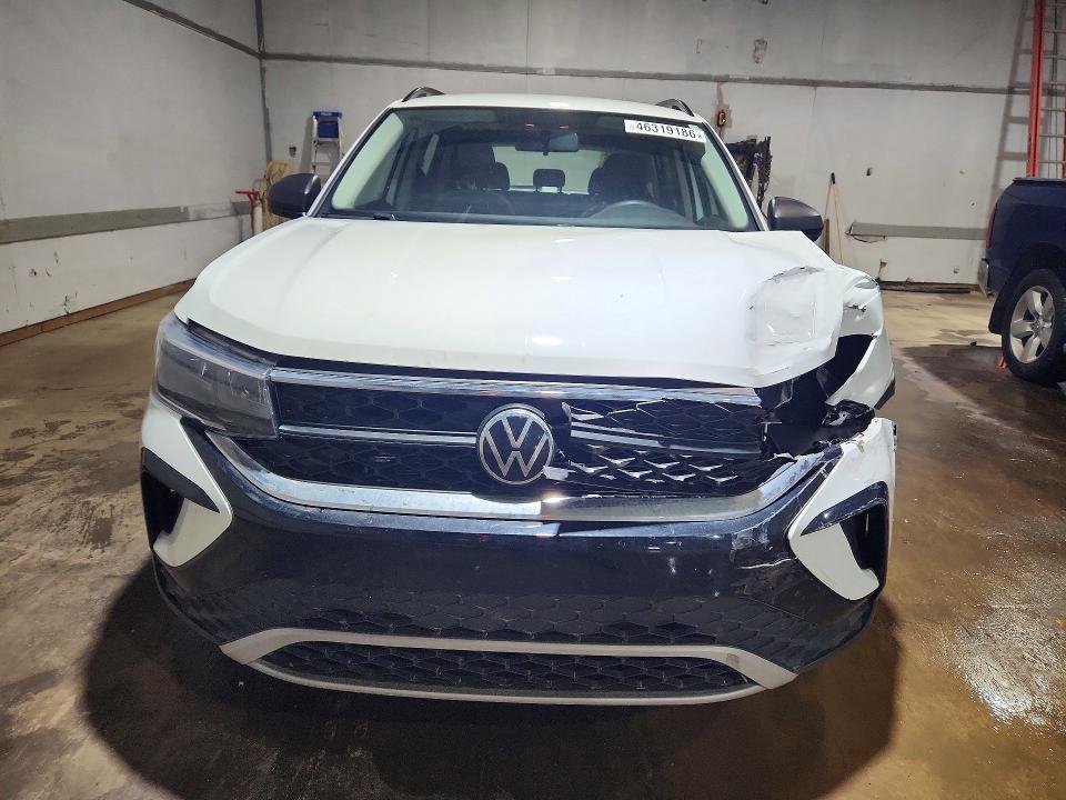 46319186 :رقم المزاد ، 3VVAX7B25NM077959 vin ، 2022 Volkswagen Taos مزاد بيع