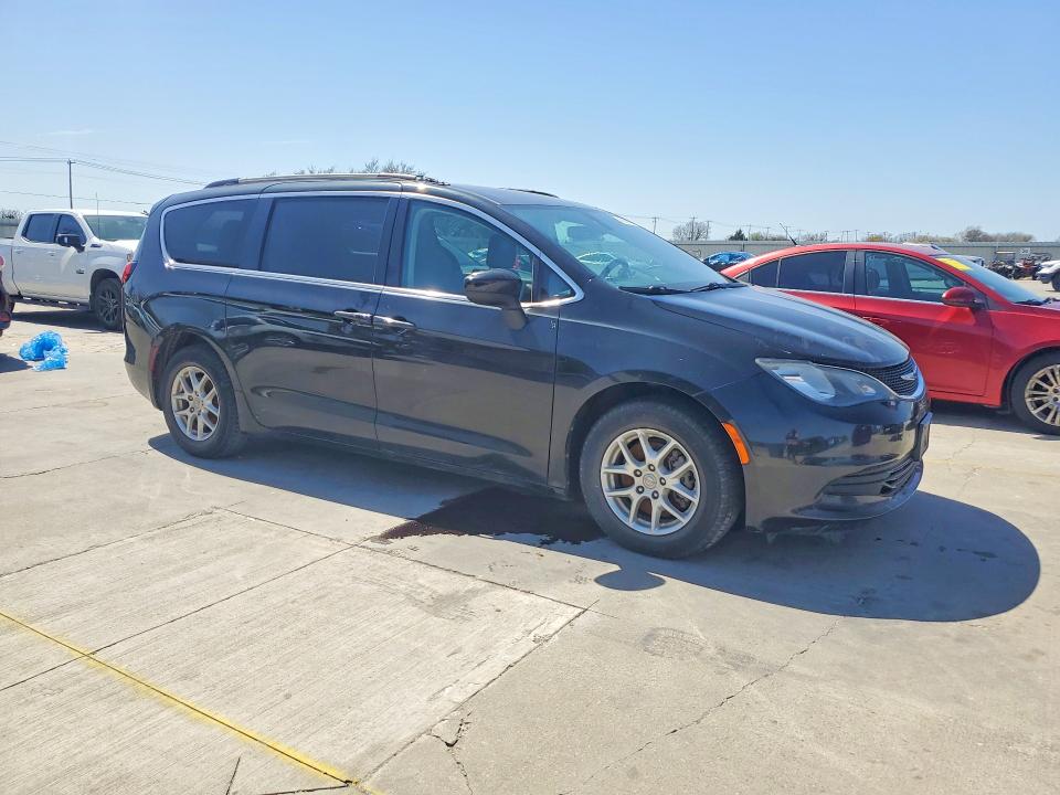 45856716 :رقم المزاد ، 2C4RC1DG3LR145748 vin ، 2020 Chrysler Voyager مزاد بيع