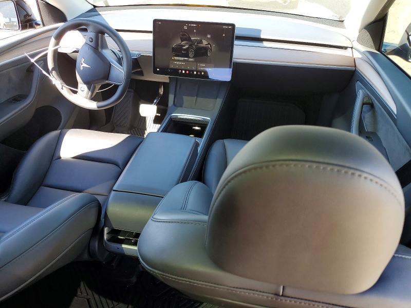 46193906 :رقم المزاد ، 7SAYGAEE7SF272187 vin ، 2025 Tesla Model Y مزاد بيع