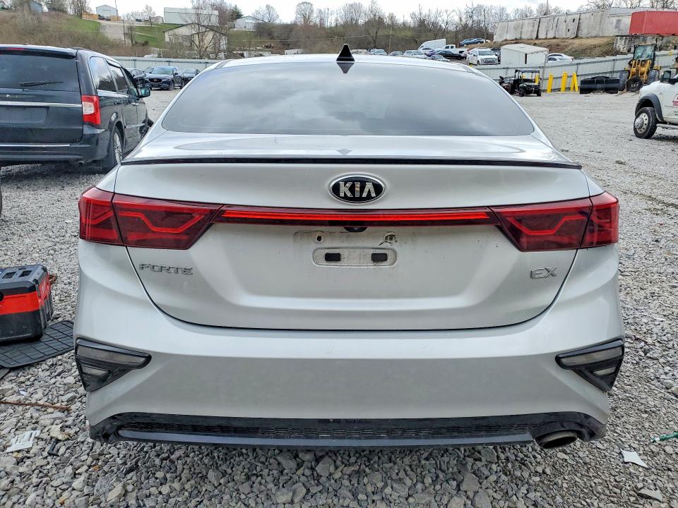2020 Kia Forte მანქანა იყიდება აუქციონზე, vin: 3KPF54AD2LE208204, აუქციონის ნომერი: 46119546