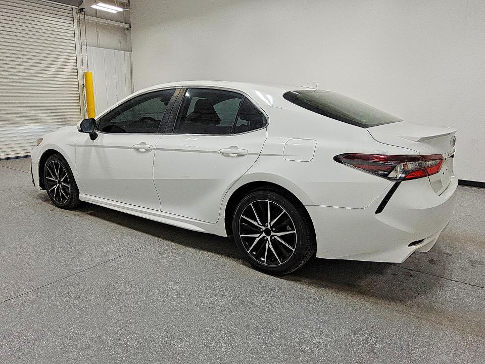 94030195 :رقم المزاد ، 4T1G11AKXMU429951 vin ، 2021 Toyota Camry مزاد بيع