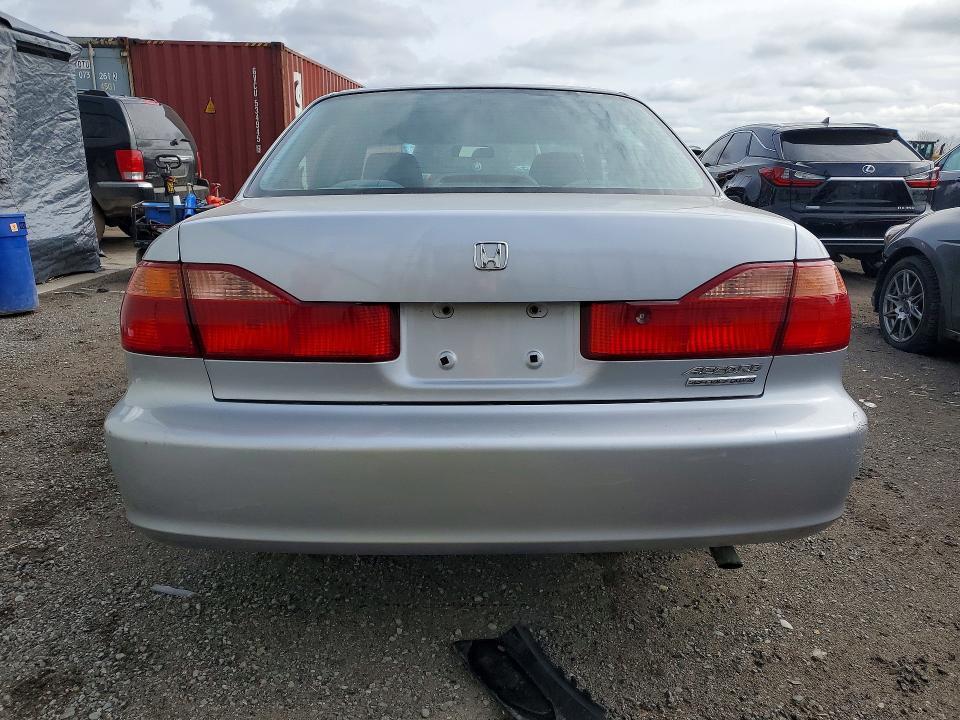 2000 Honda Accord მანქანა იყიდება აუქციონზე, vin: 1HGCG5671YA813817, აუქციონის ნომერი: 79983825