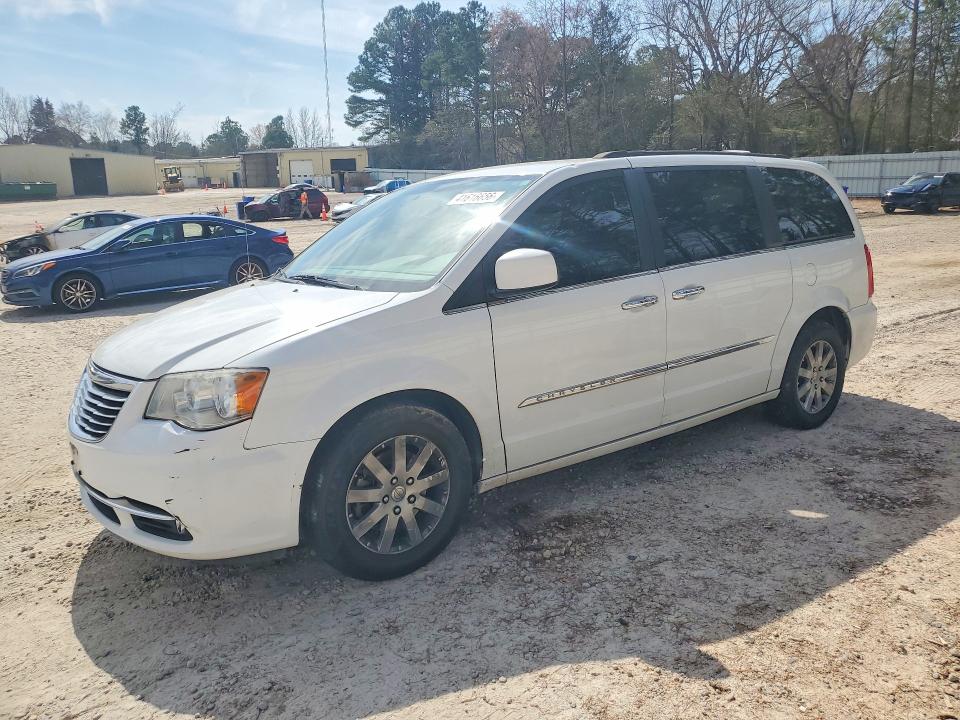 41616656 :رقم المزاد ، 2C4RC1BG8FR596133 vin ، 2015 Chrysler Town & Country مزاد بيع