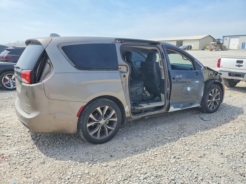 46732196 :رقم المزاد ، 2C4RC1GG9HR744415 vin ، 2017 Chrysler Pacifica مزاد بيع