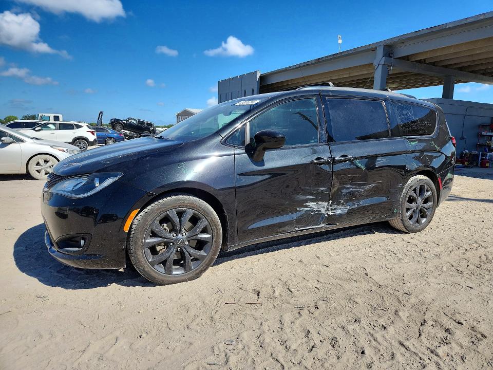 Продаж на аукціоні авто 2018 Chrysler Pacifica, vin: 2C4RC1BG0JR236024, номер лоту: 47876896