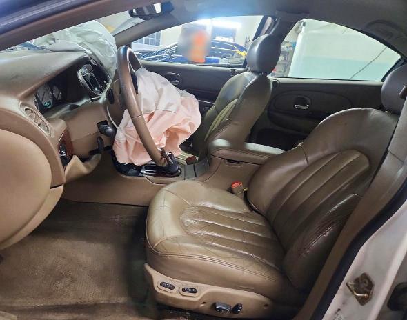 46238566 :رقم المزاد ، 2C3HC56G41H635977 vin ، 2001 Chrysler Lhs مزاد بيع
