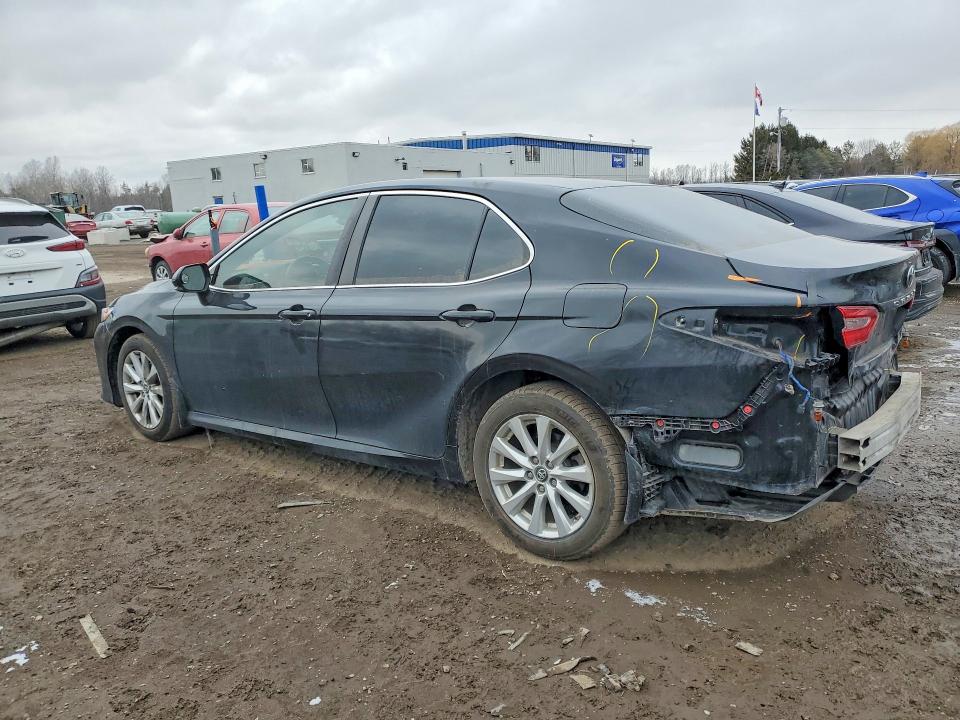 46317856 :رقم المزاد ، 4T1B11HK0JU507374 vin ، 2018 Toyota Camry مزاد بيع