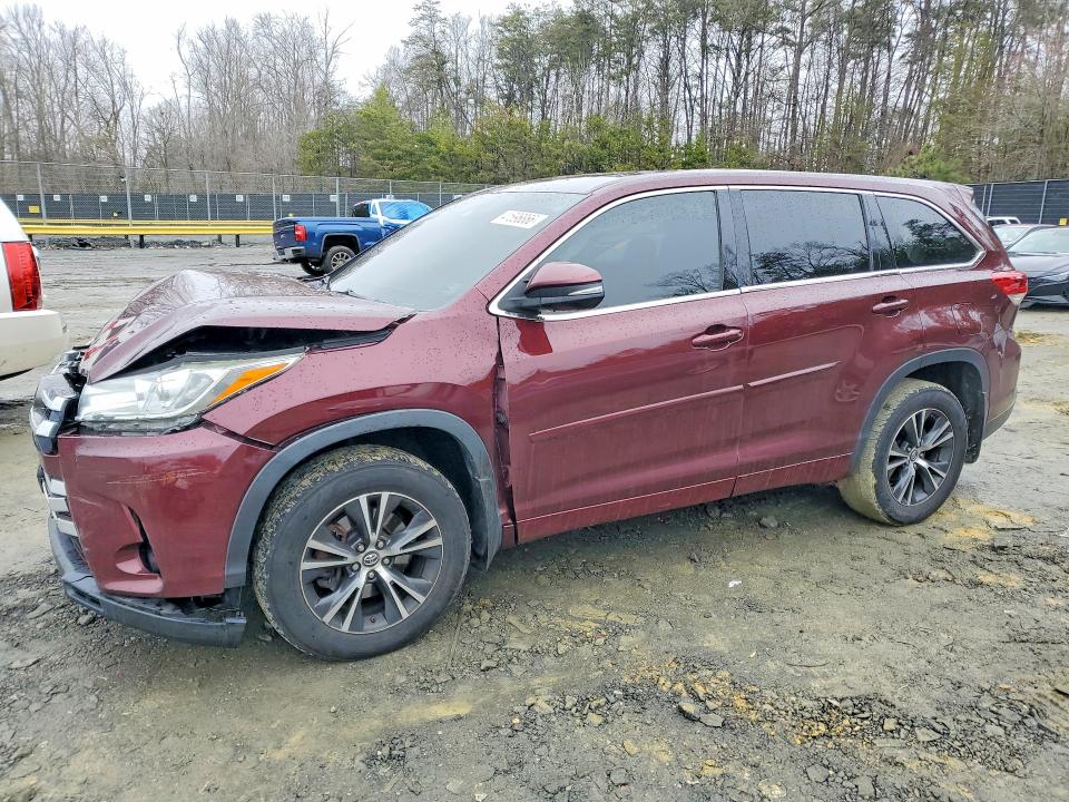 41696866 :رقم المزاد ، 5TDBZRFH6JS495447 vin ، 2018 Toyota Highlander مزاد بيع