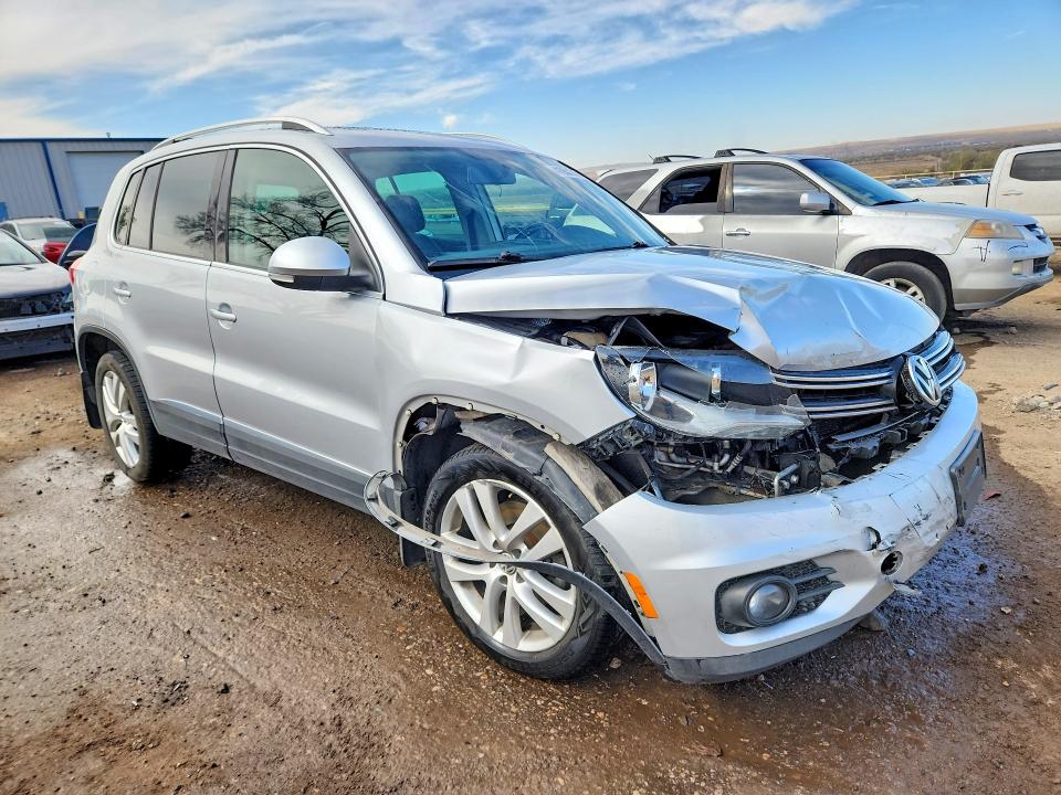 2013 Volkswagen Tiguan მანქანა იყიდება აუქციონზე, vin: WVGBV7AX3DW537832, აუქციონის ნომერი: 41981366