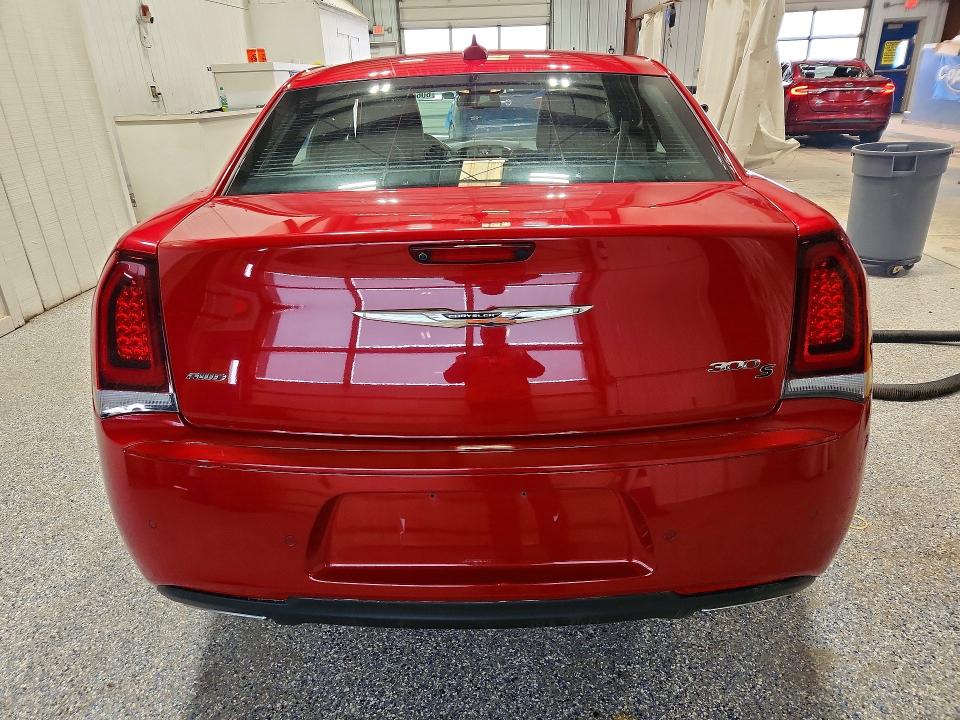 60601175 :رقم المزاد ، 2C3CCAGG5HH584579 vin ، 2017 Chrysler 300 مزاد بيع