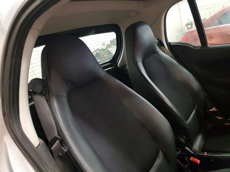 47175406 :رقم المزاد ، WMEEJ3BAXFK791906 vin ، 2015 Smart Fortwo مزاد بيع