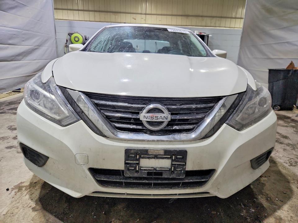 2017 Nissan Altima მანქანა იყიდება აუქციონზე, vin: 1N4AL3AP0HN333991, აუქციონის ნომერი: 79693815