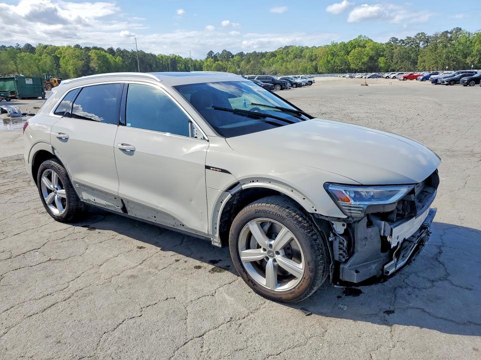Продаж на аукціоні авто 2019 Audi E-tron, vin: WA1LAAGE0KB024074, номер лоту: 47697596