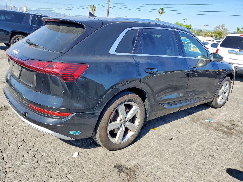 46636236 :رقم المزاد ، WA1LAAGE9KB008892 vin ، 2019 Audi E-tron مزاد بيع