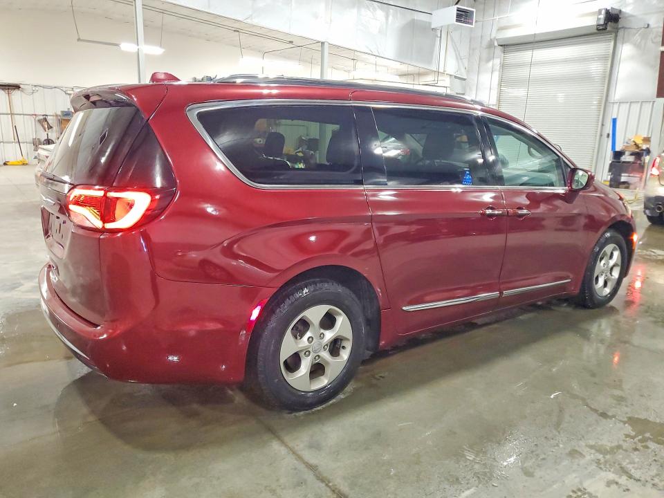 41889696 :رقم المزاد ، 2C4RC1EG8HR839843 vin ، 2017 Chrysler Pacifica مزاد بيع