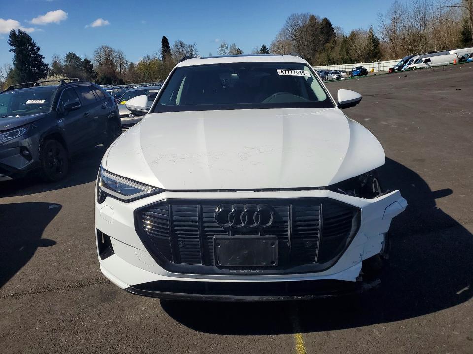 47777686 :رقم المزاد ، WA1AAAGE2NB043236 vin ، 2022 Audi E-tron مزاد بيع