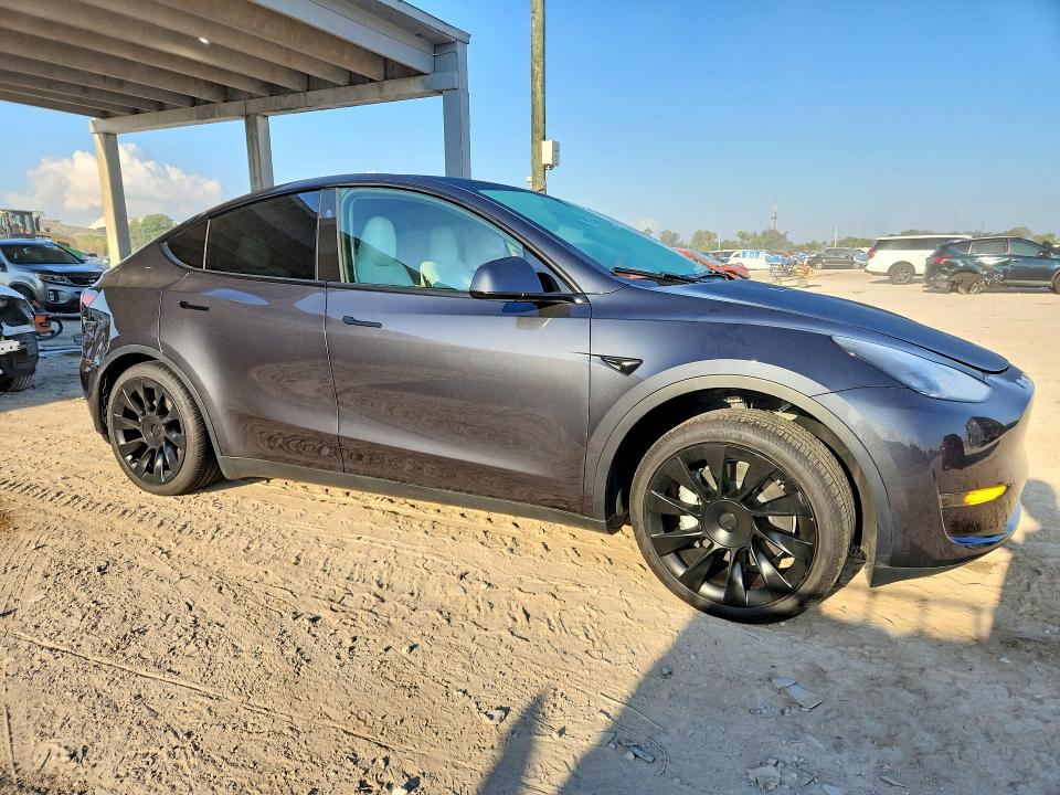 47504736 :رقم المزاد ، 7SAYGDED6SA374263 vin ، 2025 Tesla Model Y مزاد بيع