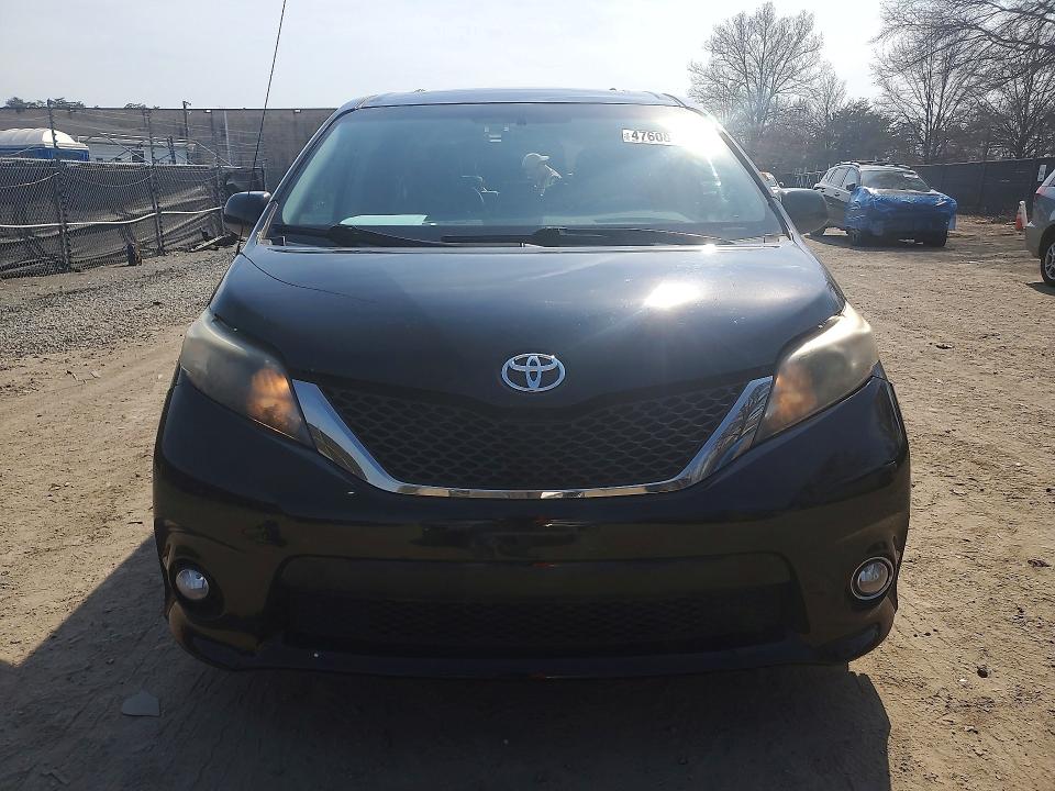 47608646 :رقم المزاد ، 5TDXK3DC5CS211307 vin ، 2012 Toyota Sienna مزاد بيع