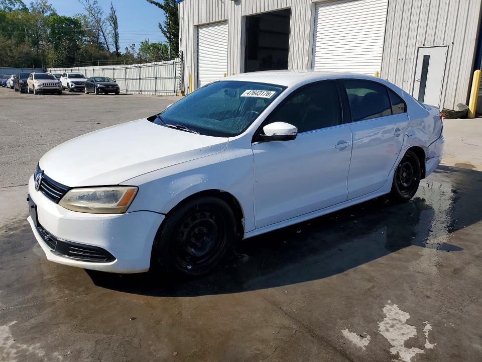 47643176 :رقم المزاد ، 3VWDP7AJ9DM207337 vin ، 2013 Volkswagen Jetta مزاد بيع