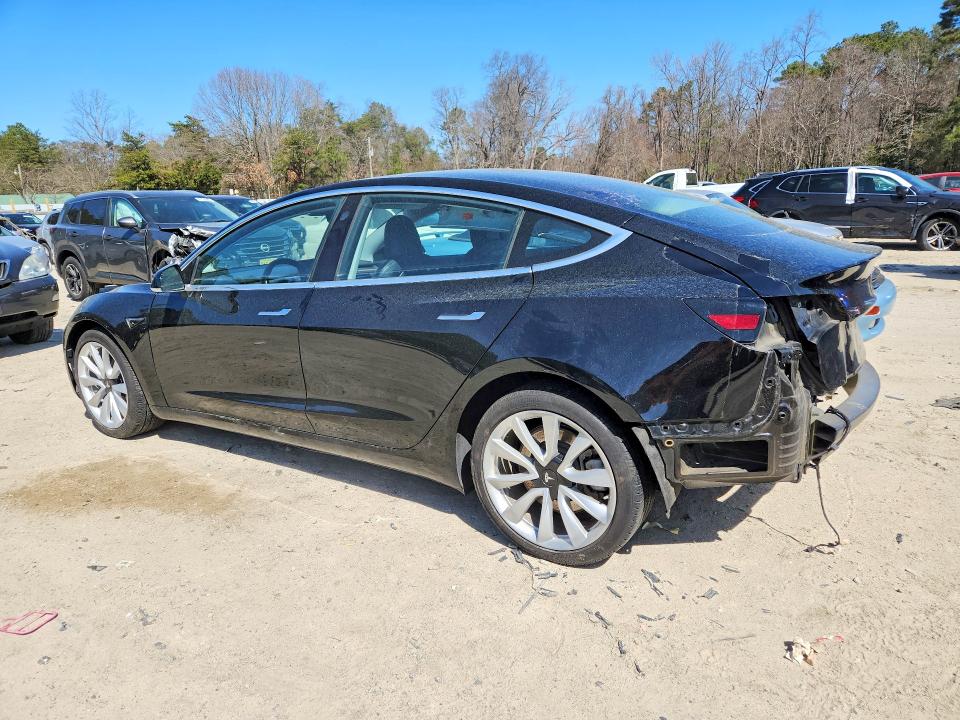 41743556 :رقم المزاد ، 5YJ3E1EB1JF115725 vin ، 2018 Tesla Model 3 مزاد بيع