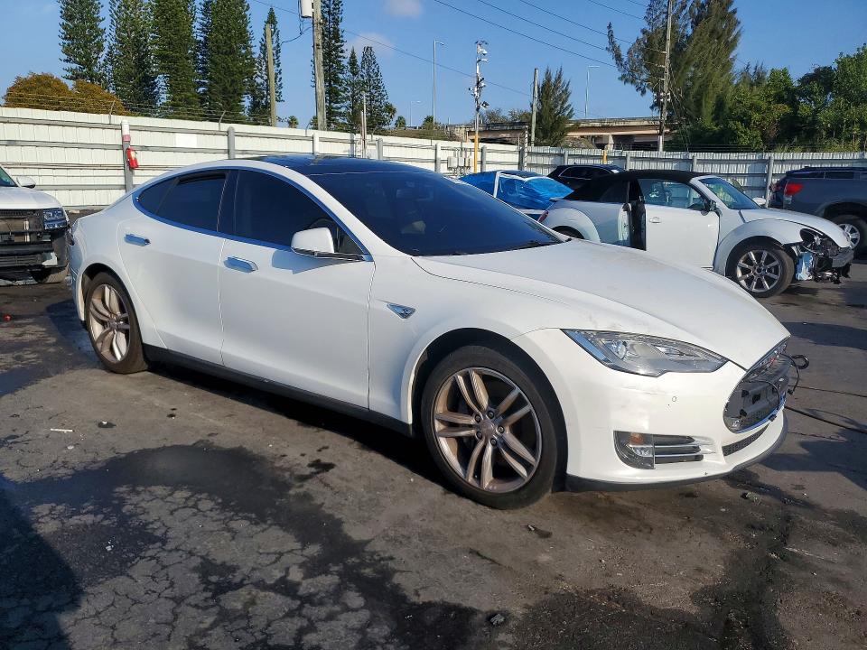 46173726 :رقم المزاد ، 5YJSA1H17EFP53316 vin ، 2014 Tesla Model S مزاد بيع