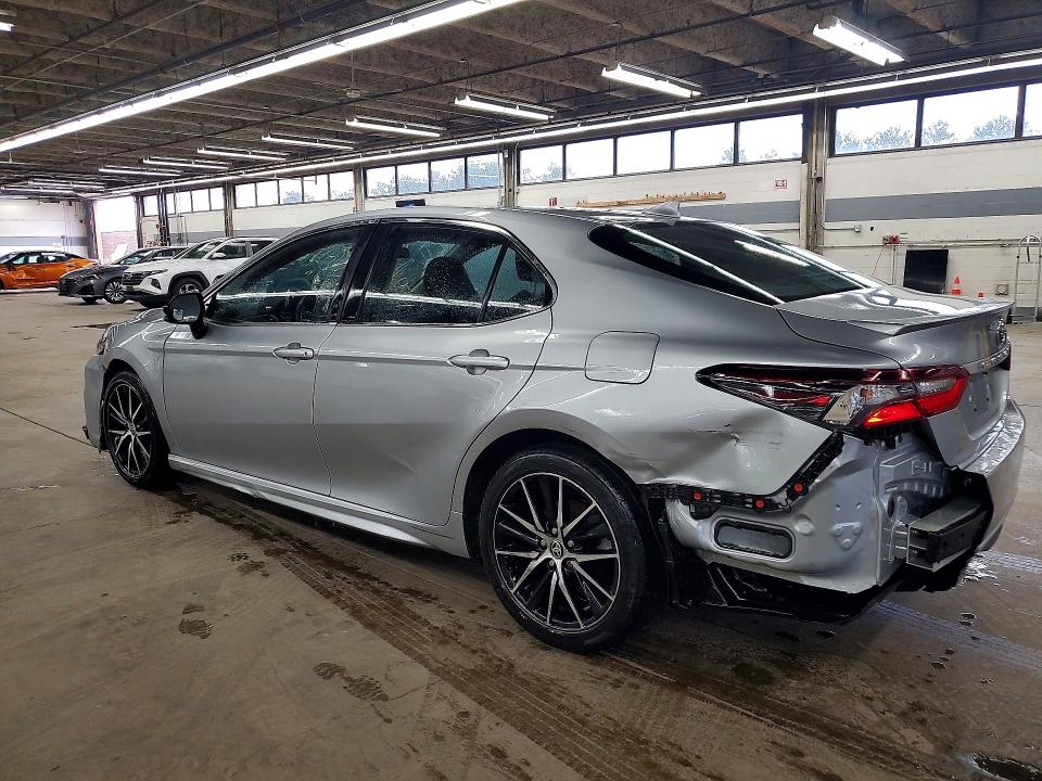 79290825 :رقم المزاد ، 4T1G11AK0MU424175 vin ، 2021 Toyota Camry مزاد بيع