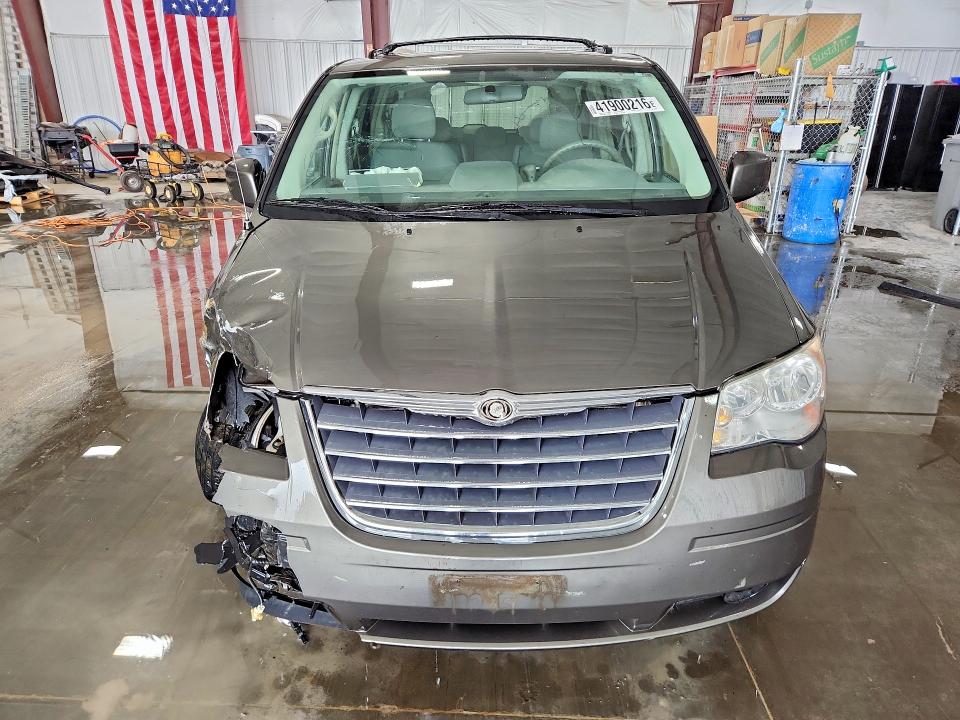 2010 Chrysler Town & Country მანქანა იყიდება აუქციონზე, vin: 2A4RR5DX7AR400480, აუქციონის ნომერი: 41900216