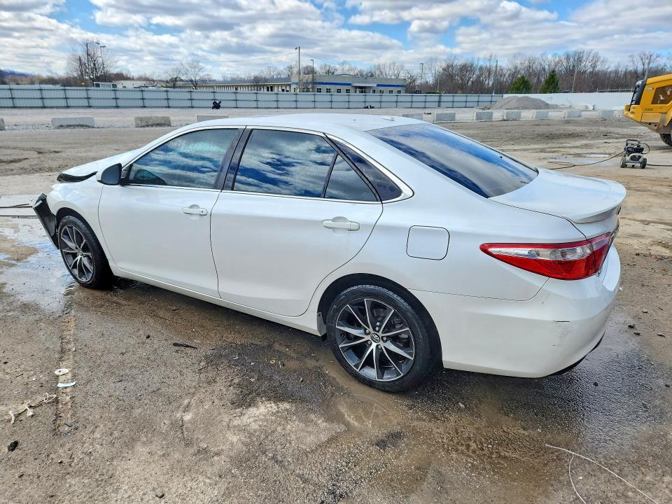 46527566 :رقم المزاد ، 4T1BK1FK8GU576564 vin ، 2016 Toyota Camry مزاد بيع