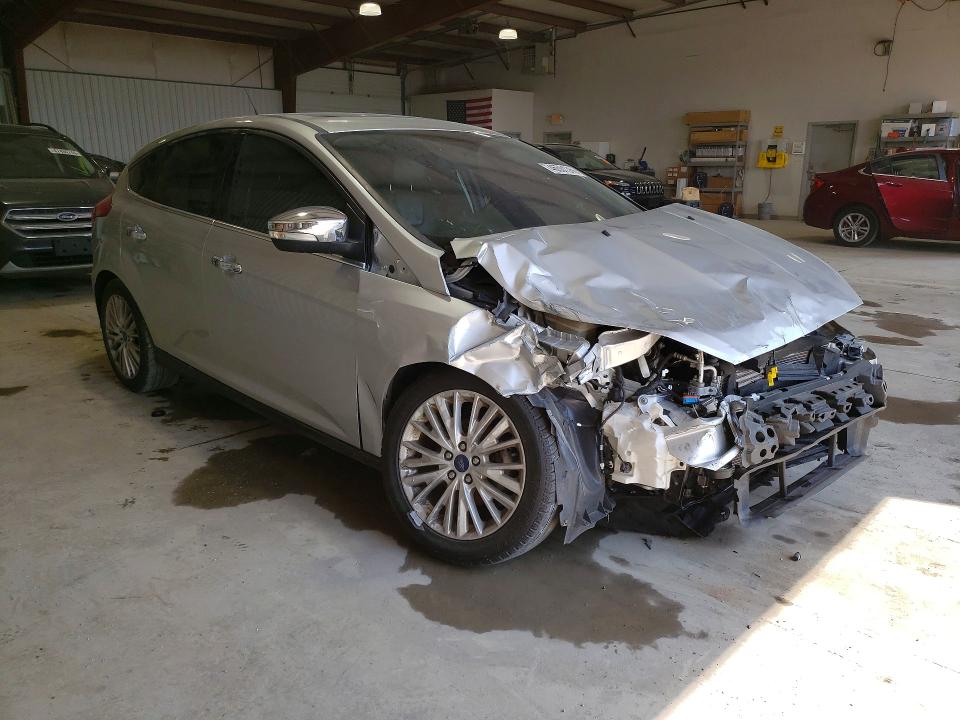 46501366 :رقم المزاد ، 1FADP3N26JL285141 vin ، 2018 Ford Focus مزاد بيع