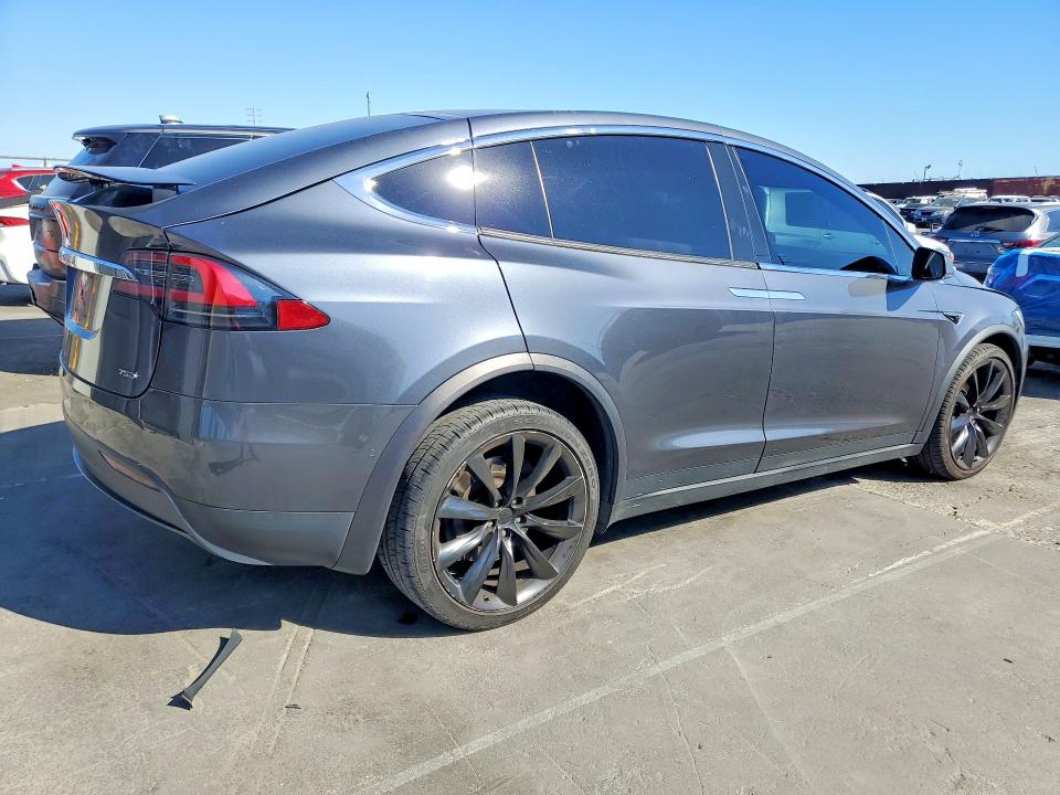 Продажа на аукционе авто 2017 Tesla Model X, vin: 5YJXCAE25HF038102, номер лота: 47119096