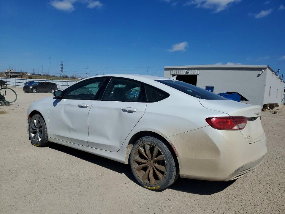 47330956 :رقم المزاد ، 1C3CCCDG4FN556924 vin ، 2015 Chrysler 200 مزاد بيع
