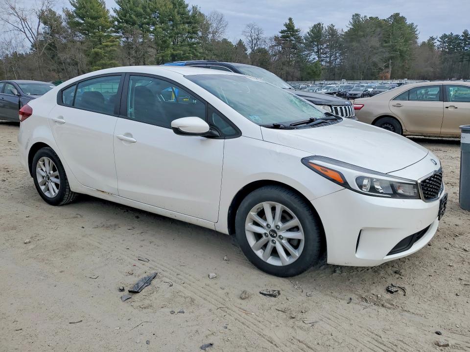 47709076 :رقم المزاد ، 3KPFL4A7XHE133064 vin ، 2017 Kia Forte مزاد بيع
