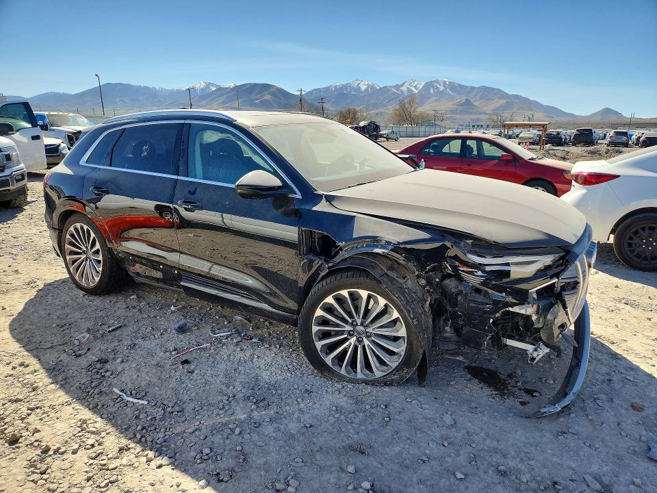 Продажа на аукционе авто 2019 Audi E-tron, vin: WA1VABGEXKB024324, номер лота: 46396736