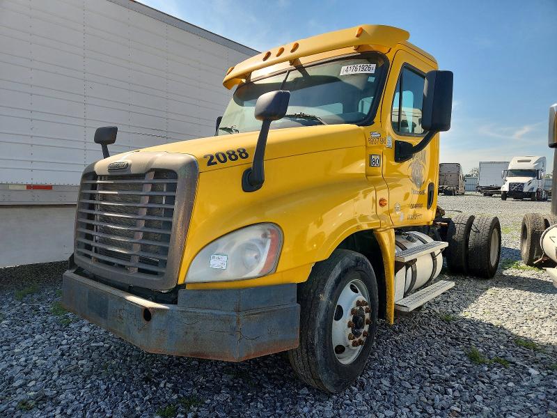 41761926 :رقم المزاد ، 3AKBGDDV4ESFZ0422 vin ، 2014 Freightliner Cascadia مزاد بيع