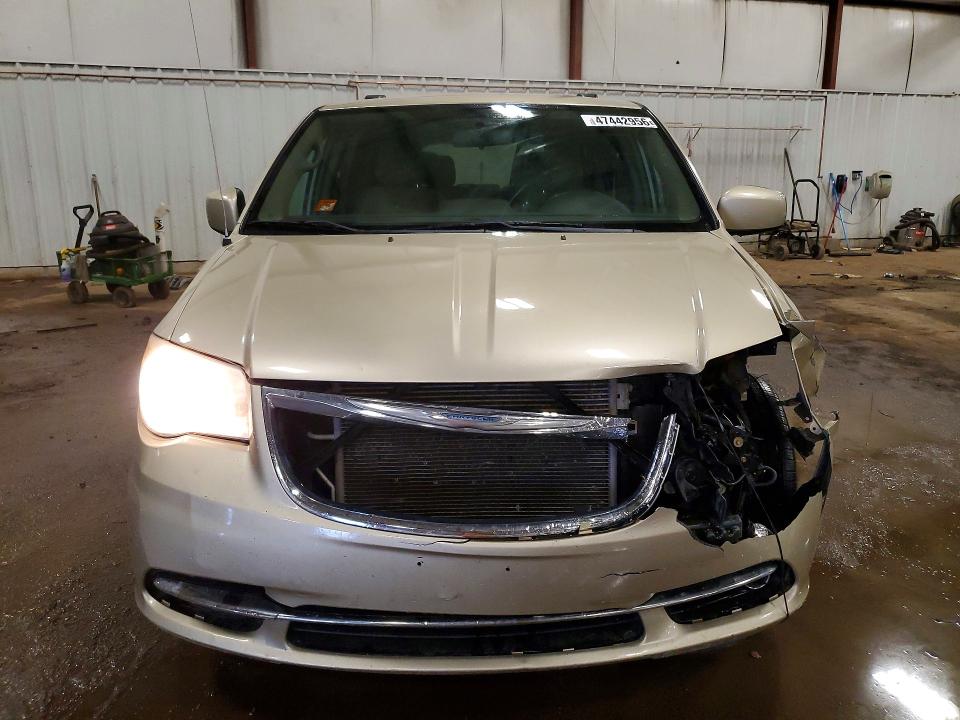 47442956 :رقم المزاد ، 2A4RR5DG5BR608083 vin ، 2011 Chrysler Town & Country مزاد بيع