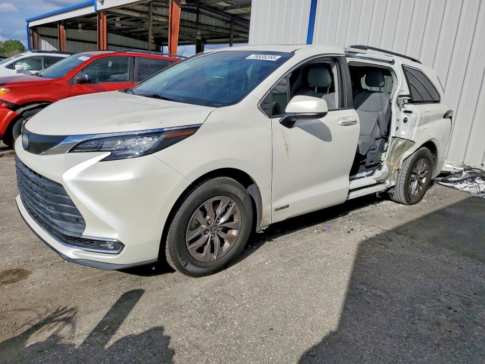 79535255 :رقم المزاد ، 5TDYRKEC4MS026577 vin ، 2021 Toyota Sienna مزاد بيع