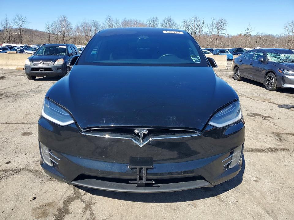 46997126 :رقم المزاد ، 5YJXCBE27KF163048 vin ، 2019 Tesla Model X مزاد بيع